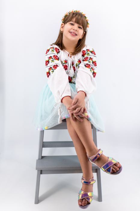 Ie traditionala fetite Selena [3]