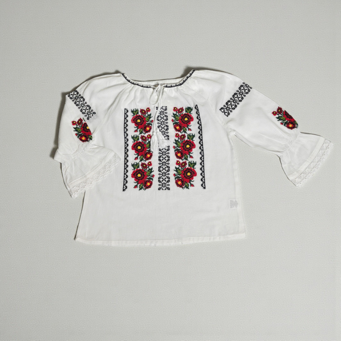 Ie traditionala fetite Silvia 4 [2]