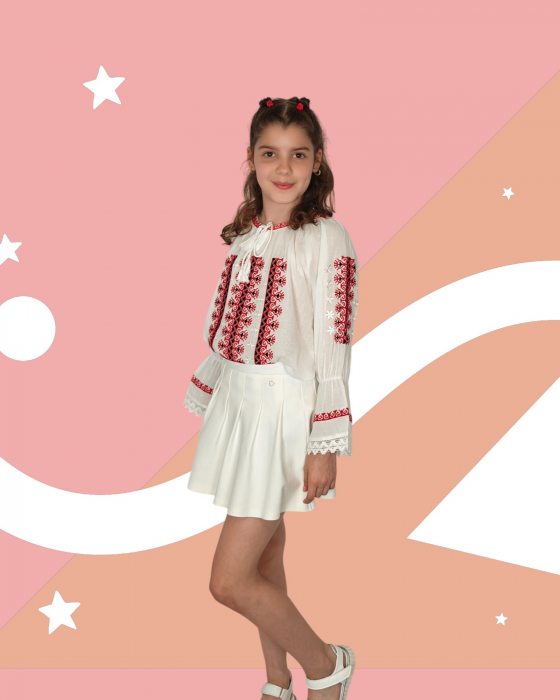 Ie traditionala fetite Mihaela 2 [2]