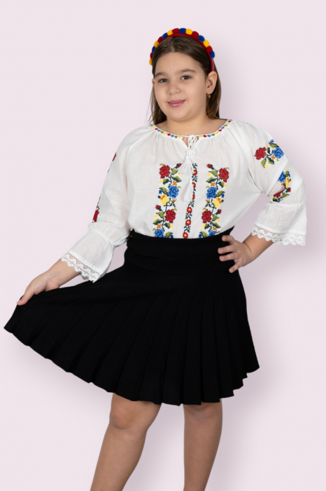 Ie traditionala fetite Rosalinda [4]