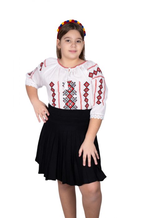 Ie traditionala fetite Rita 3 [2]