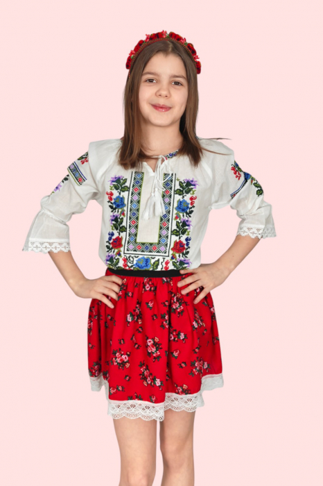 Ie traditionala fetite Ianina 3 [2]