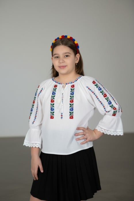 Ie traditionala fetite Rodica 4 [2]