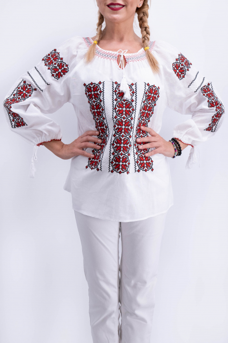 Ie Traditionala Ioana 3 [3]