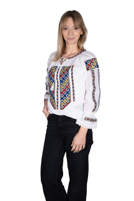 Ie Traditionala Dionisia [3]