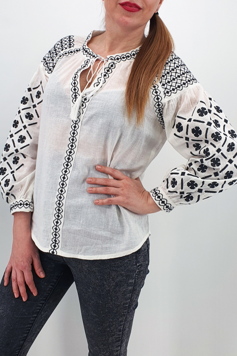 Ie Traditionala Loredana 12 [2]