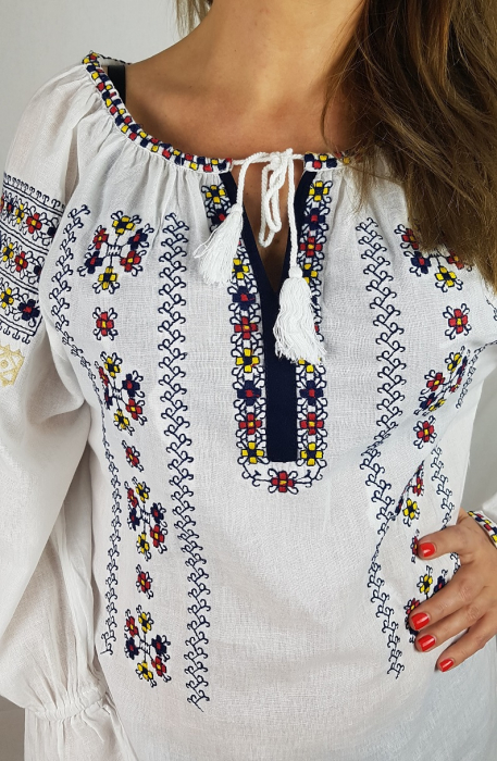 Ie Traditionala Raluca [2]