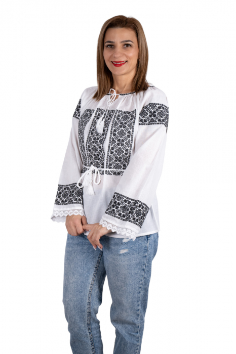 Ie Traditionala Melania 7 [3]