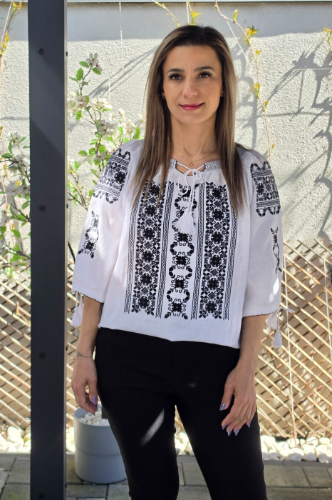 Ie Traditionala Melania 8 [2]