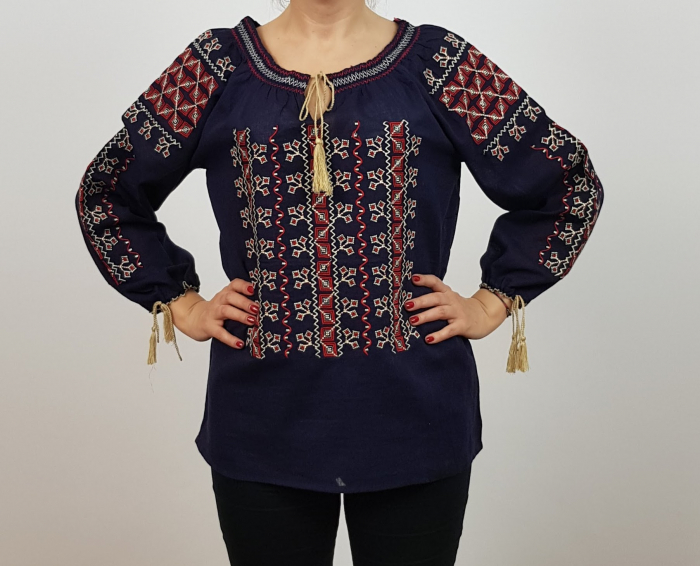 Ie Traditionala Carmen [2]