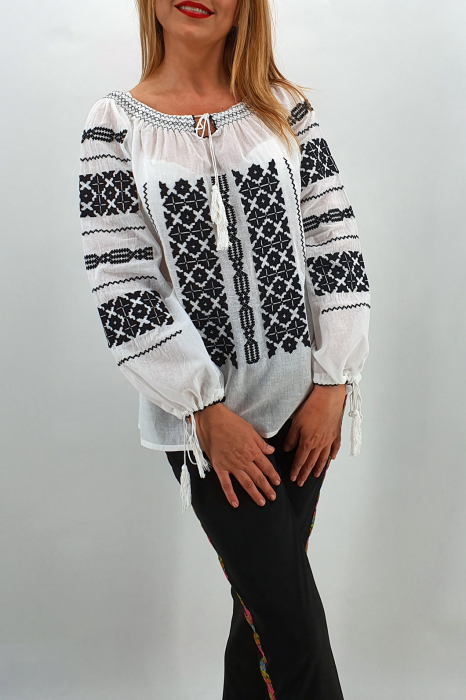 Ie Traditionala Costina [4]