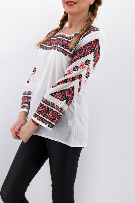 Ie Traditionala Ilinca 2 [3]