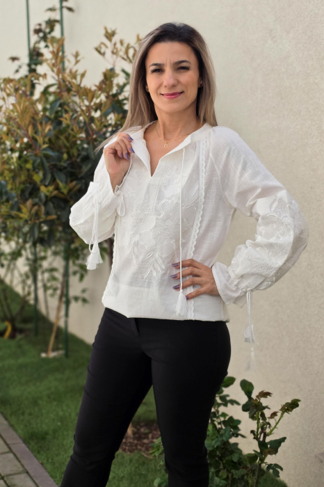 Ie Traditionala Beatrice [6]