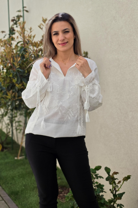 Ie Traditionala Beatrice [5]