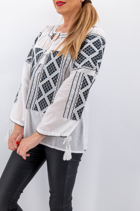 Ie Traditionala Teodora 4 [3]