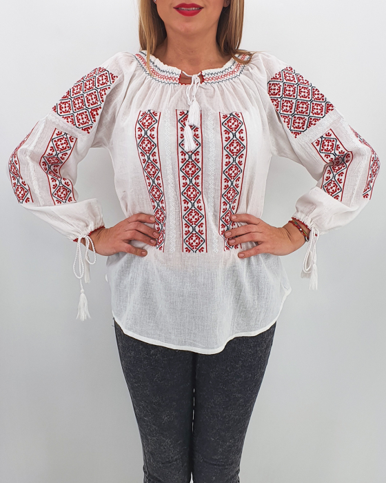 Ie Traditionala Tinuta [2]