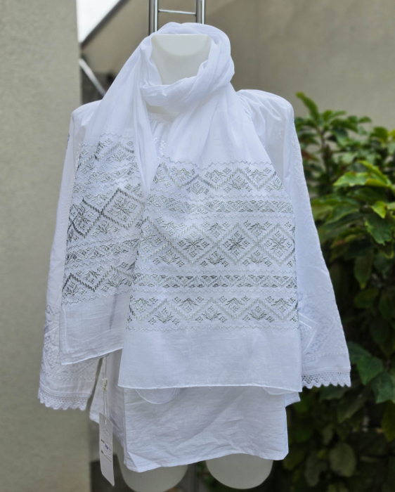 Marama Traditionala cu broderie Inflorata [2]