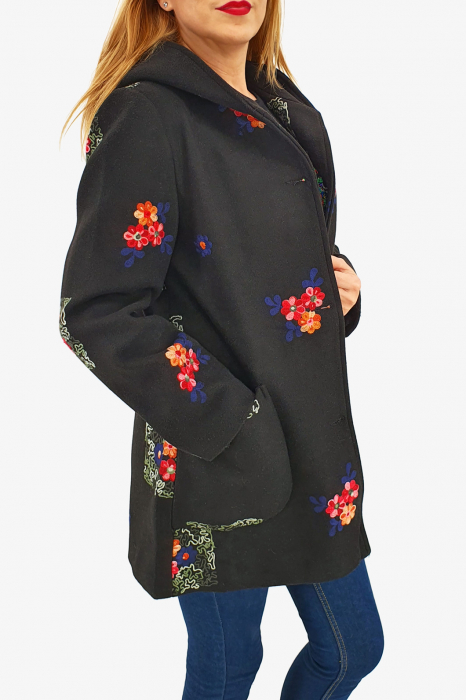 Palton brodat cu Gluga [3]