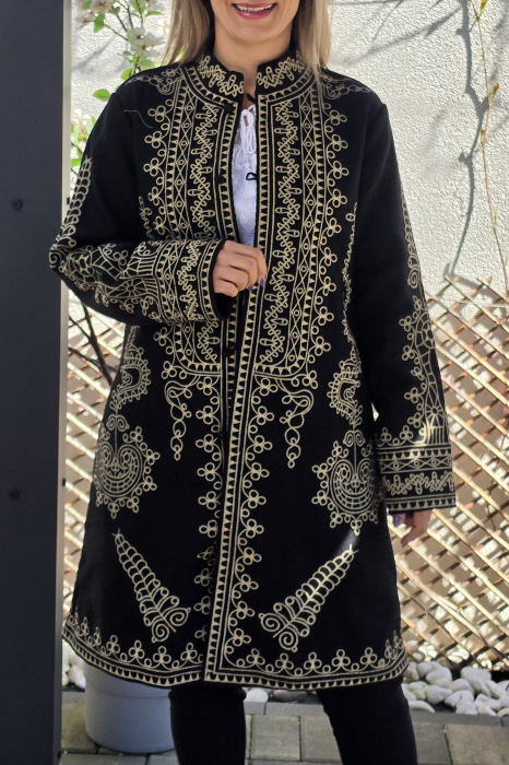 Pardesiu brodat traditional Ionela [3]