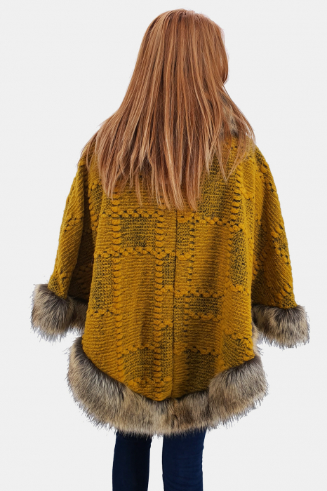 Poncho din lana cu blana 3 [3]