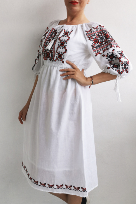Rochie Traditionala Eleonor [2]