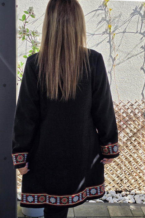 Pardesiu brodat traditional Ioana [5]