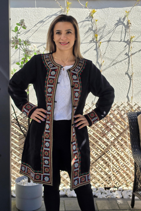 Pardesiu brodat traditional Ioana [4]