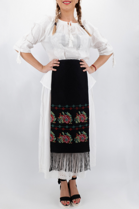 SET - 2 Fote brodate cu model traditional Valentina [2]