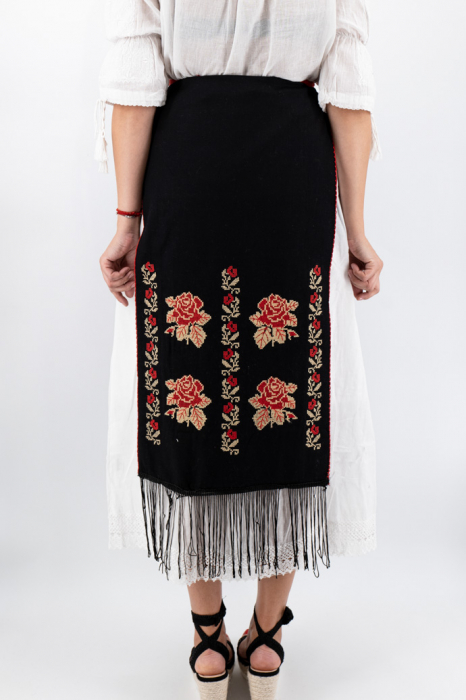 SET - 2 Fote brodate cu model traditional Valentina 3 [3]