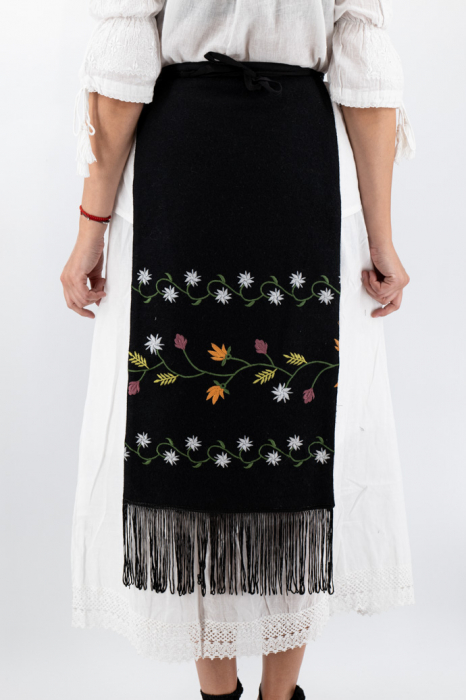 SET - 2 Fote brodate cu model traditional Valentina 4 [4]