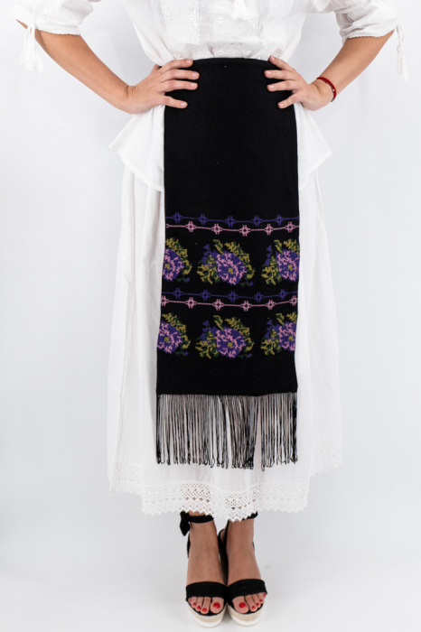 SET - 2 Fote brodate cu model traditional Valentina 5 [2]