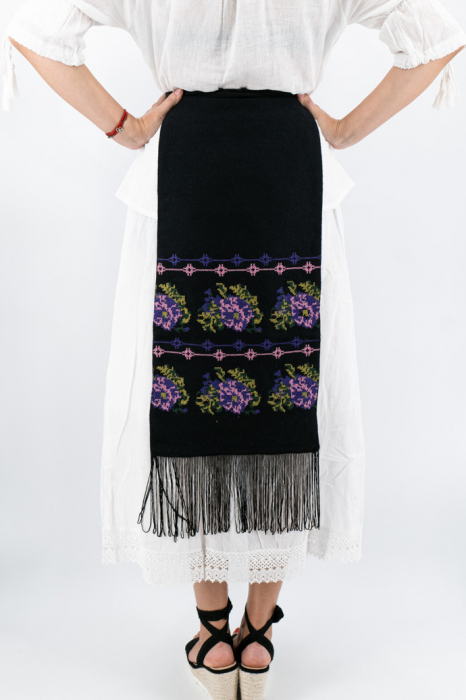 SET - 2 Fote brodate cu model traditional Valentina 5 [3]