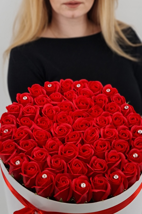 Set cadou – Trandafiri sapun – cutie rotunda cu trandafiri rosi [2]