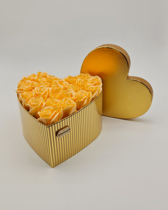 Set cadou - Trandafiri sapun - Inima flori Crem si Auriu [2]