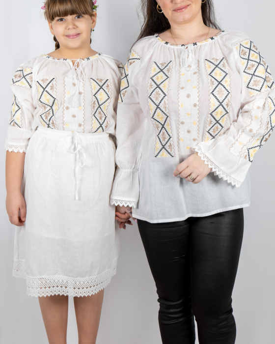 Set Traditional / IE Mama / IE fiica Lina [2]