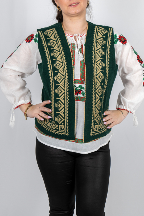 Vesta brodata cu model traditional Alina 14 [2]
