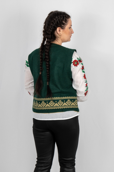Vesta brodata cu model traditional Alina 14 [3]