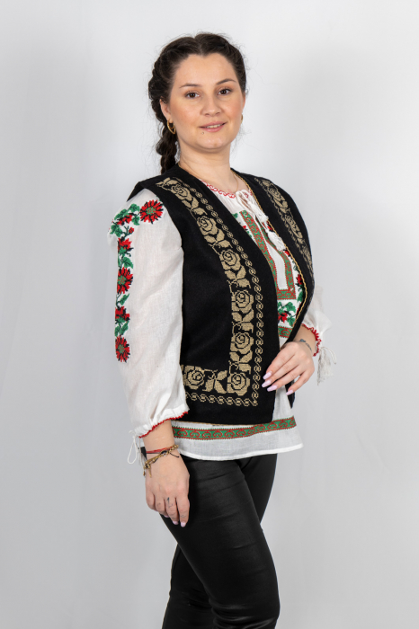 Vesta brodata cu model traditional Alina 15 [2]