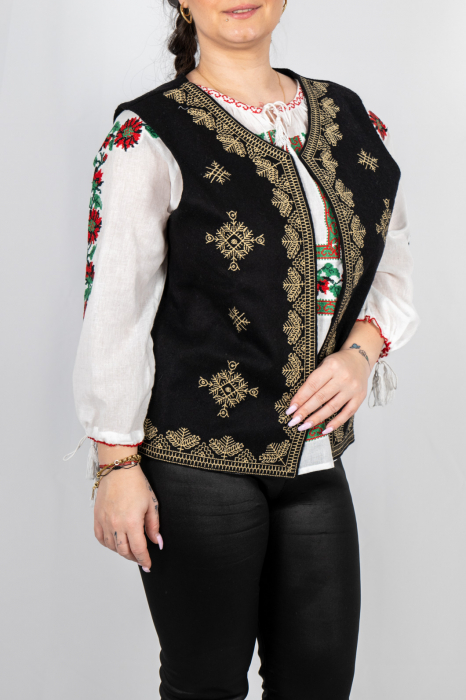 Vesta brodata cu model traditional Alina 17 [2]