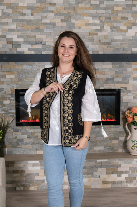 Vesta brodata cu model traditional Alina 18 [2]