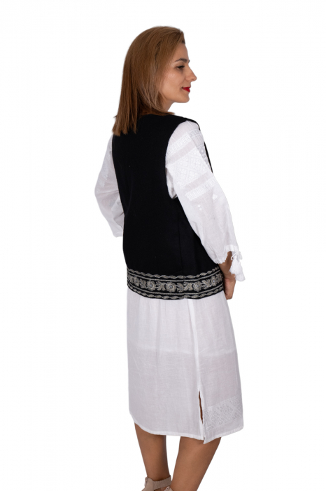 Vesta brodata cu model traditional Alina 19 [4]