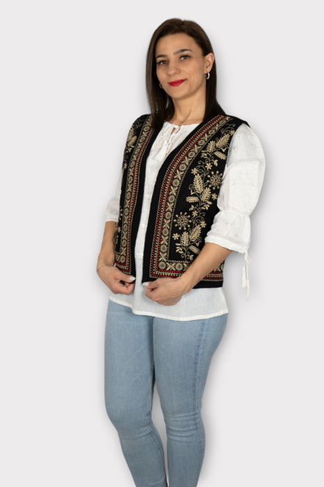 Vesta brodata cu model traditional Alina 20 [3]