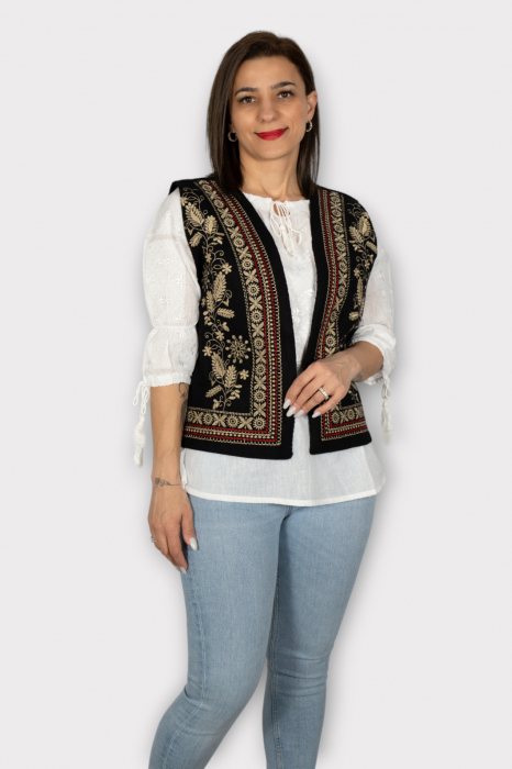Vesta brodata cu model traditional Alina 20 [2]
