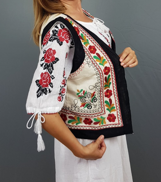 Vesta brodata cu model traditional Jenica [3]