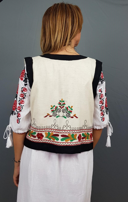Vesta brodata cu model traditional Jenica [4]
