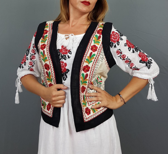 Vesta brodata cu model traditional Jenica [2]