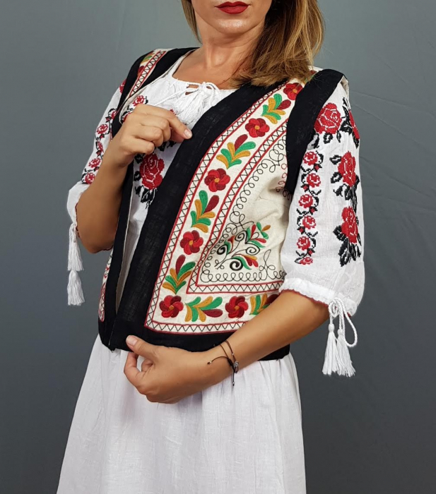 Vesta brodata cu model traditional Jenica [5]