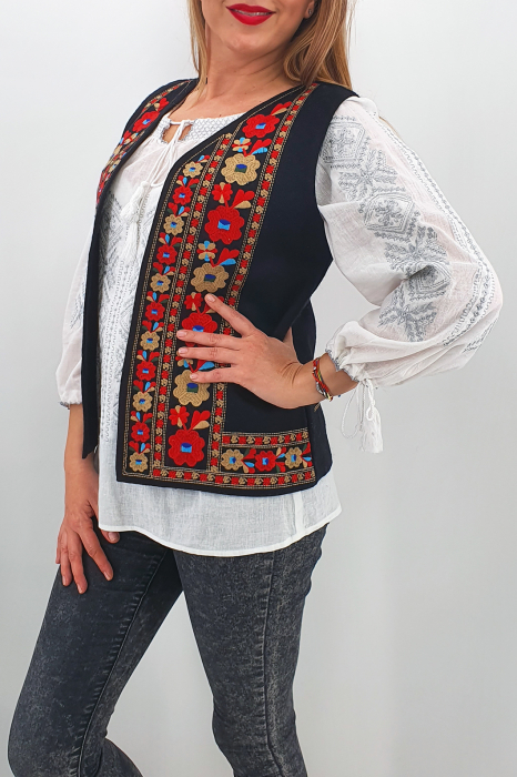 Vesta brodata cu model traditional Damiana [3]