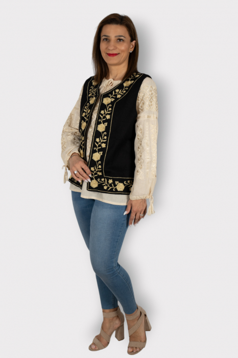 Vesta brodata cu model traditional Alina 21 [3]