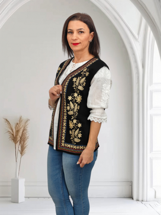 Vesta brodata cu model traditional Alina 22 [2]